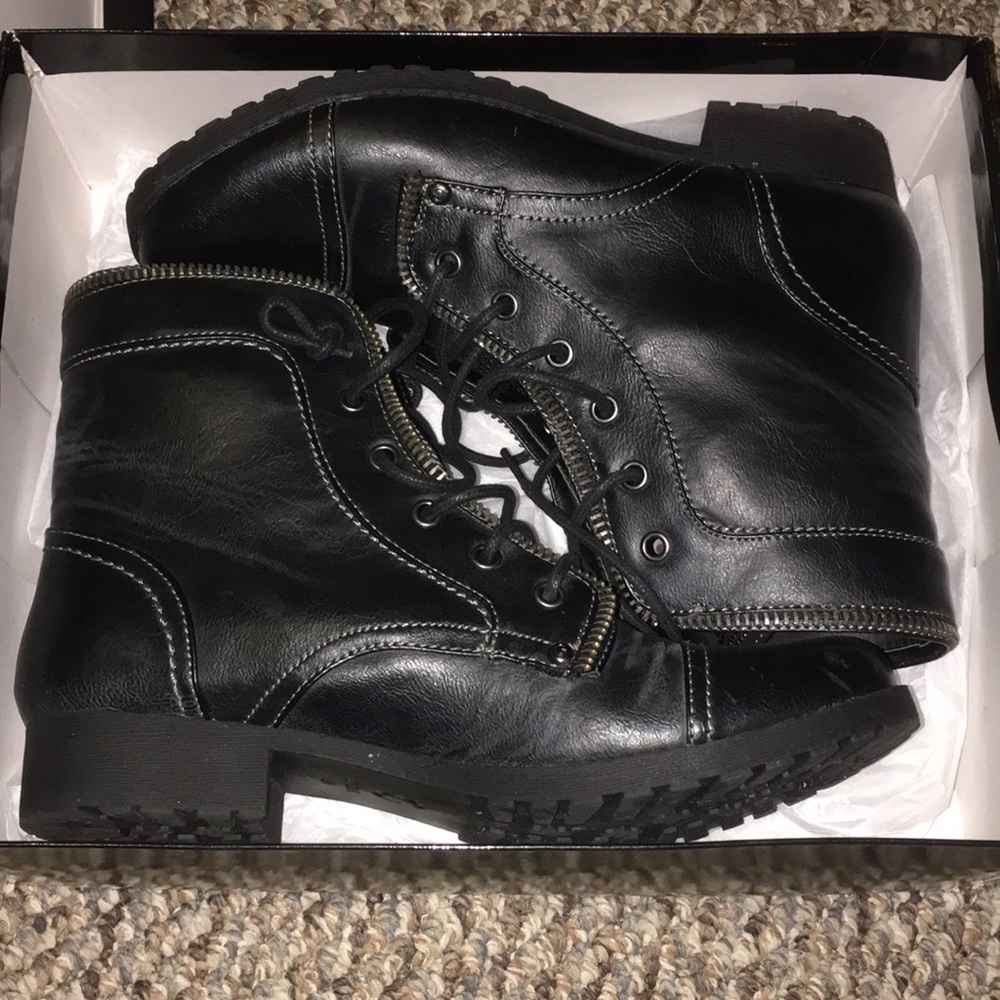 Guess boots